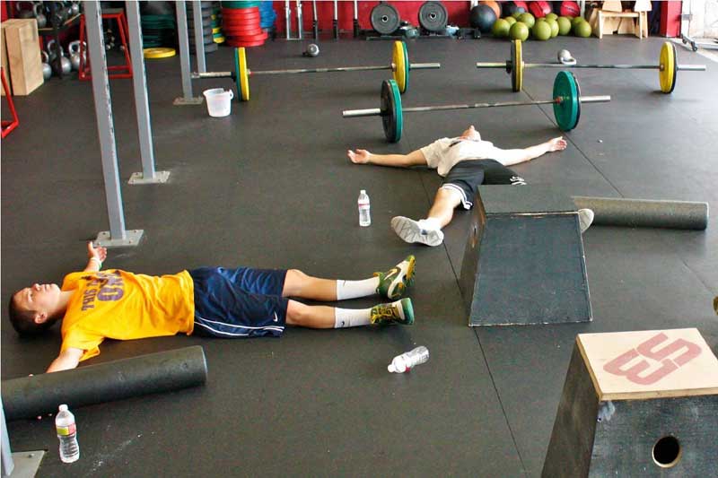 چرا در بدنسازی و عضله سازی پیشرفت نمی کنیم ؟ 20 راهکار موثر